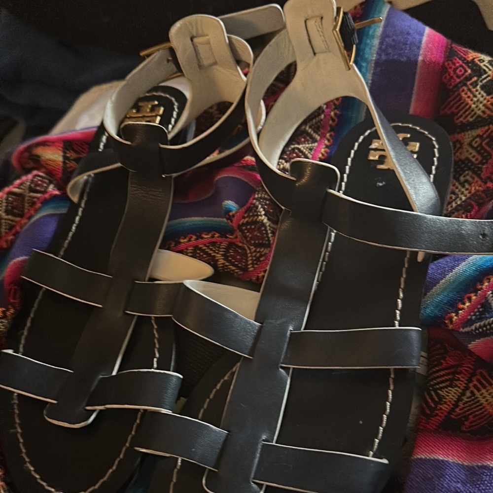 Selling these Tory Burch sandals because they are two big